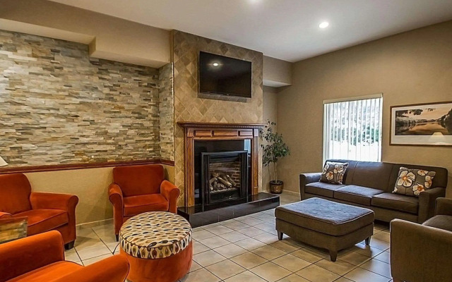 Quality Inn & Suites Fishkill South near I-84