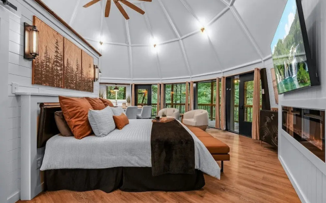 Dream Catcher 1 Bedroom Home by RedAwning