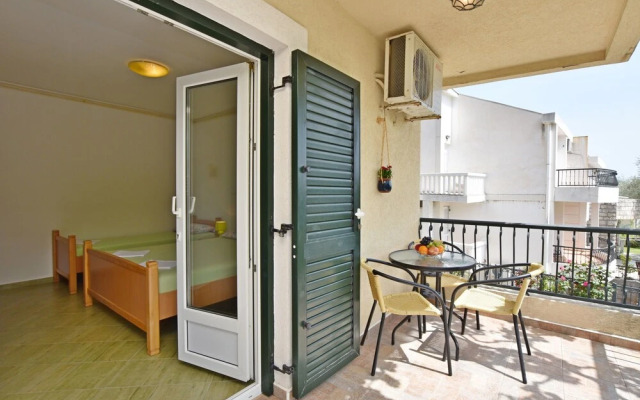 Apartments and Rooms Iva