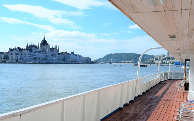 Grand Jules Boat  Budapest