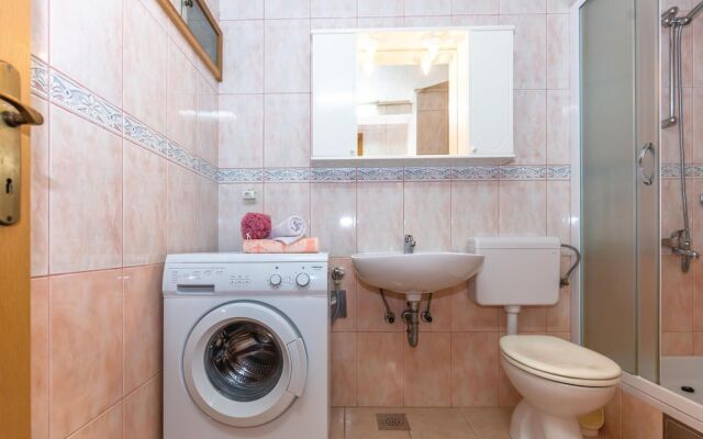 Amazing Home in Tucepi With Wifi and 2 Bedrooms