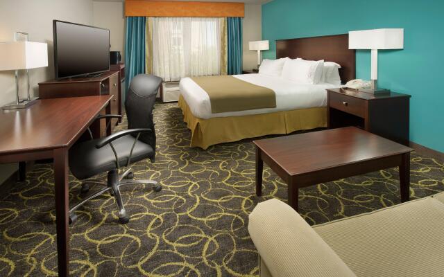 Holiday Inn Express & Suites DFW - Grapevine by IHG