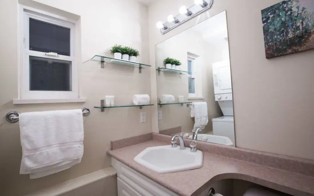 Bayside 3BR in Kitsilano by Sonder