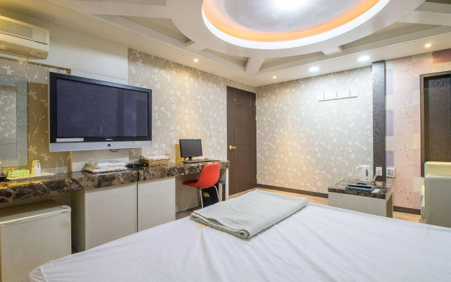 2 Days and 1 Night Hotel
