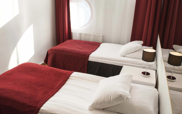 Pilot Airport Hotel