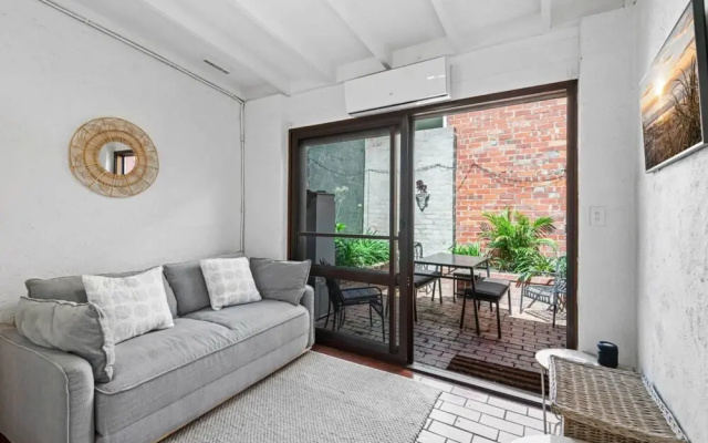 Charming 2-bed Town House Near Market