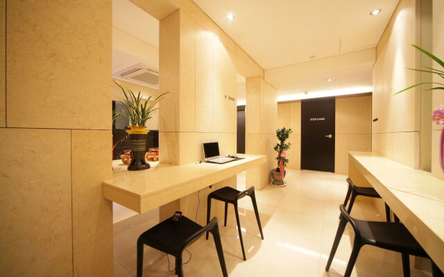 Hotel 2 Heaven Jongno