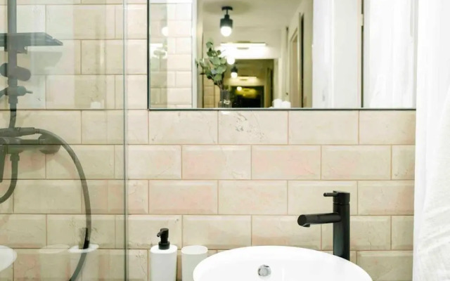 Sunny 2BR Flat-Top Location-Amazing Views