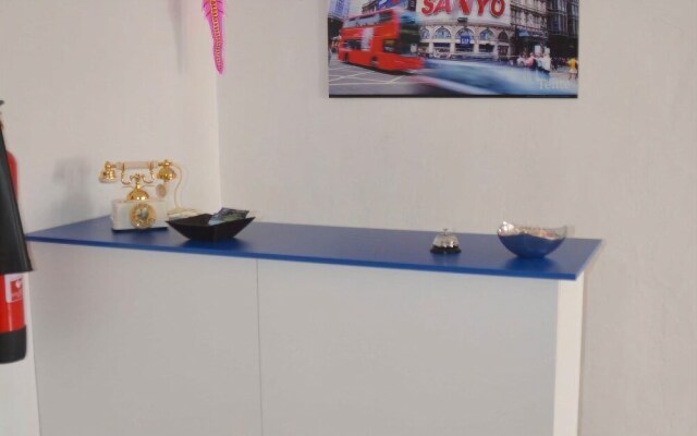 El Almendro y la Montaña