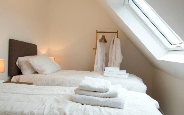 Remarkable 2-bed Apartment in Culross