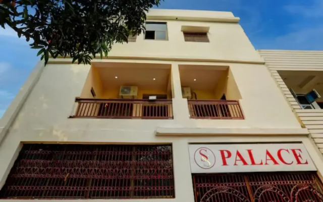 Goroomgo SS Palace Varanasi