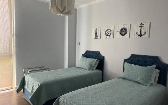 Sunny Coastal Getaway Green Coast