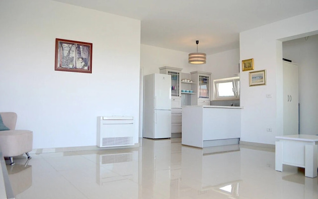 Seafront 2-bedroom Apartment The New View