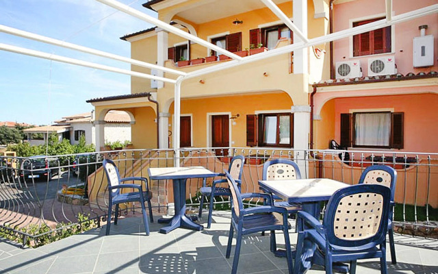 Apartment in Tamarispa with garden furniture
