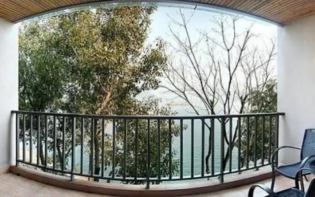 Warm Island Lake Resort Hangzhou