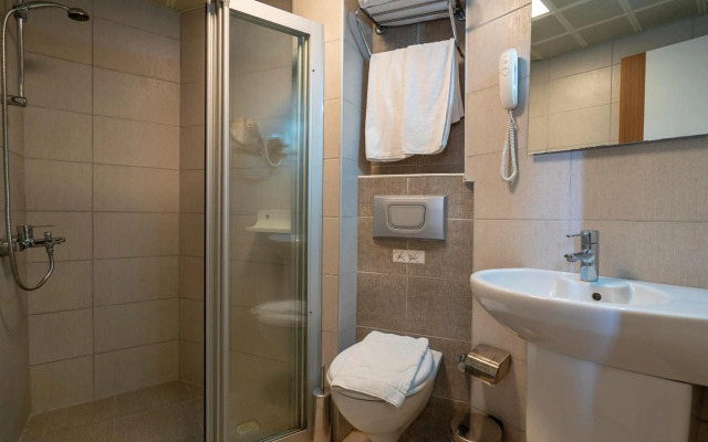 Kleopatra Celine Hotel
