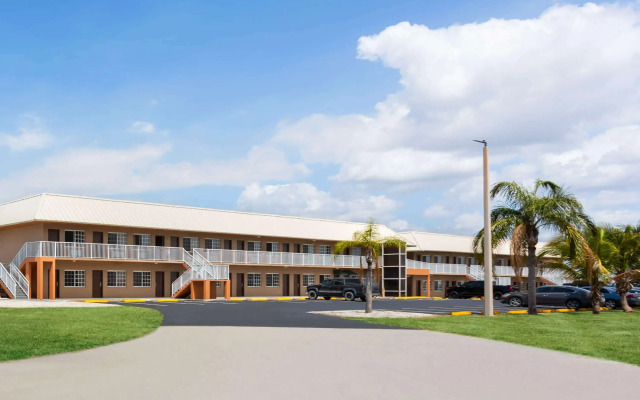 Travelodge Suites by Wyndham Lake Okeechobee