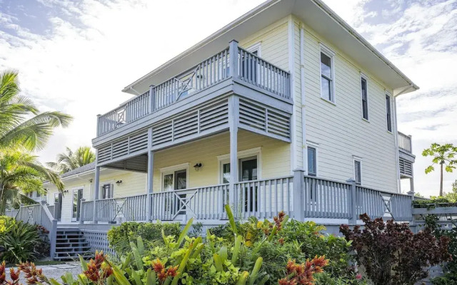 Salty Dolphin 4 Bedroom Home