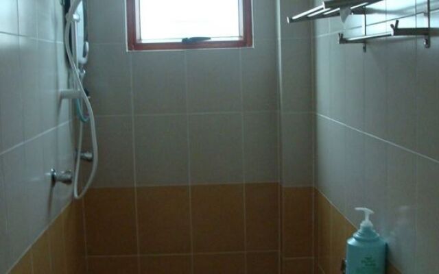 White House Homestay