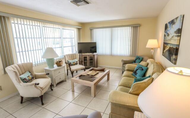 3561 Estero Blvd Manor