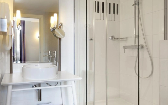 Whiz Hotel Cikini Jakarta