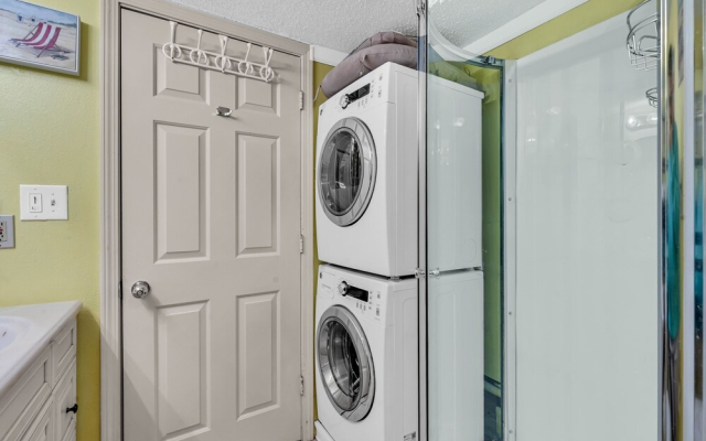 1BR Oceanfront condo with Pool & Balcony