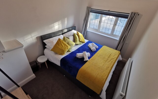 Your Night Inn @ i54