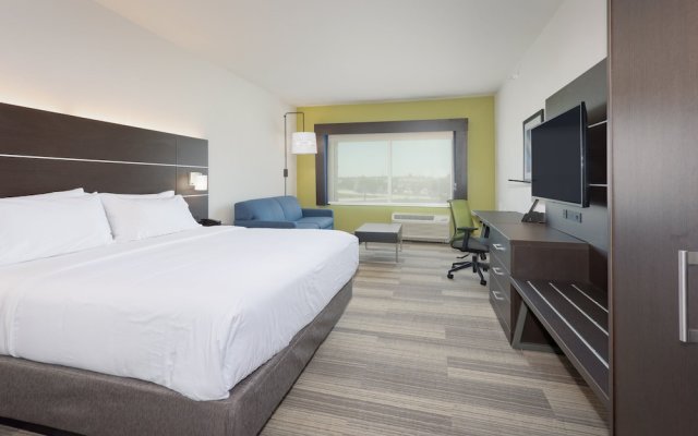 Holiday Inn Express & Suites Firestone Longmont, an IHG Hotel