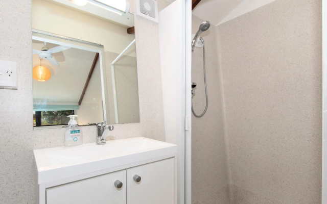 The Stables Wairoro Park - Russell Holiday Home – Bathroom – Okiato