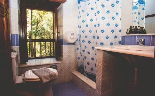 Karnayo Apartments & Rooms