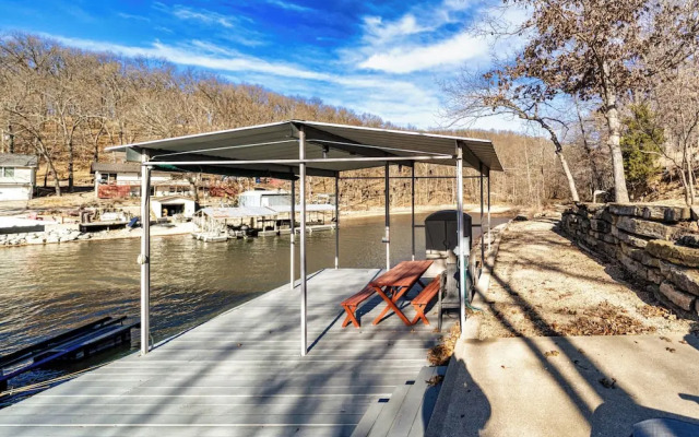 Little Bearcat Bungalow Stay on Ozark Waterfront