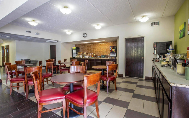 Quality Inn Airport - Southeast