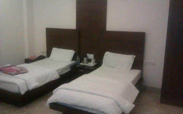 FabHotel Karol Bagh Main Market