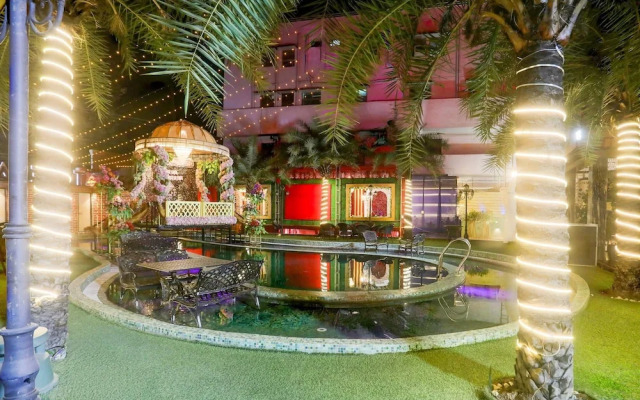 Luxurious Family Retreat With Pool in Patna