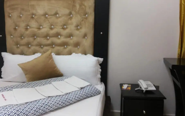 Tripplex Hotel