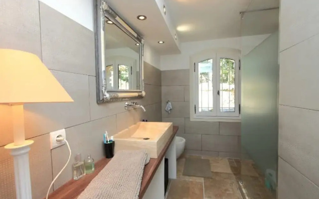 Provencal Villa in the Heart of the Luberon Scrubland