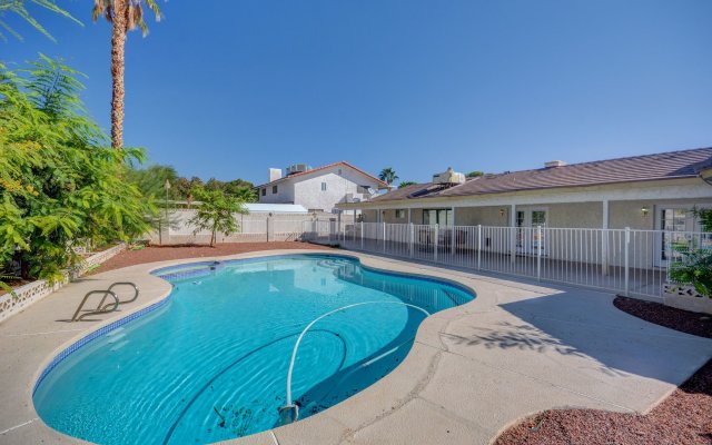 Luxurious 4BR House with Large Pool Near Strip