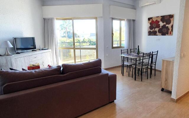 Skol 427 Spacious 1 Bedroom Apartment with Sea Views