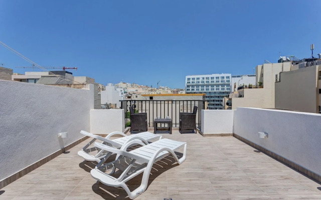 Cosy 1BR Penthouse With Terrace, Great Location
