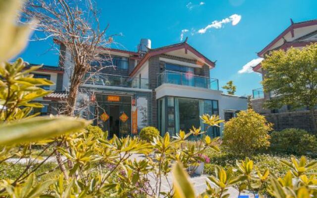 Lijiang Xiangyu Light Luxury Snow Mountain Holiday Villa