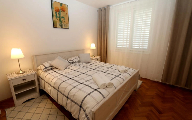 Apartment Mira Lapad