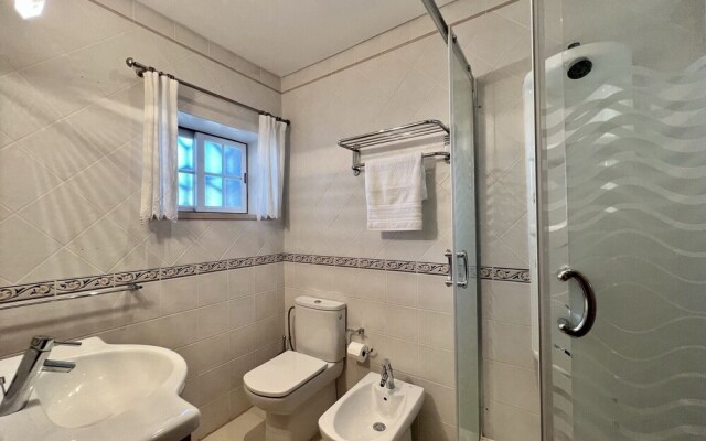 Quarteira Classic With Pool by Homing