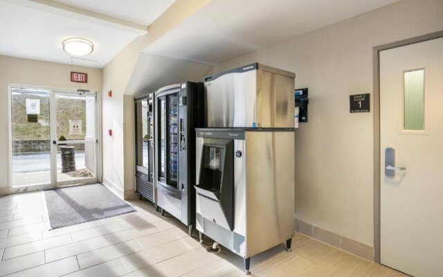 Red Roof Inn PLUS+ Boston - Logan