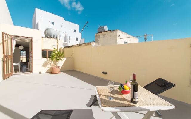 Well Located Townhouse Courtyard Kalkara