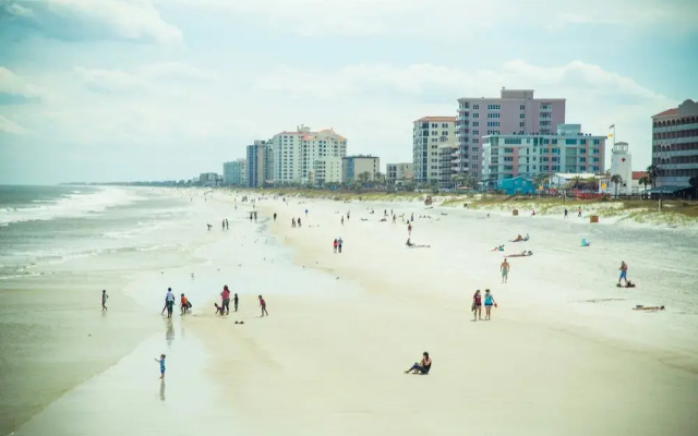 Oceanfront on the Beach - Pool