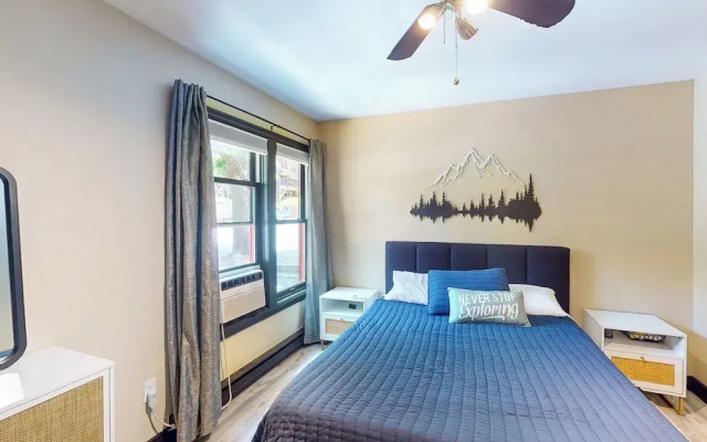 Darling Dwelling: 2 Mi to Dtwn Durango!
