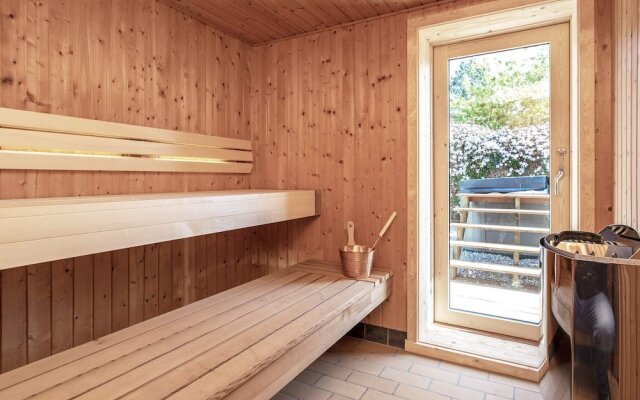 10 Person Holiday Home in Rødvig Stevns