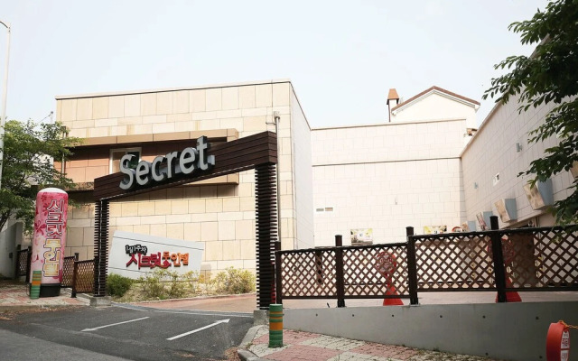 Secret Hotel