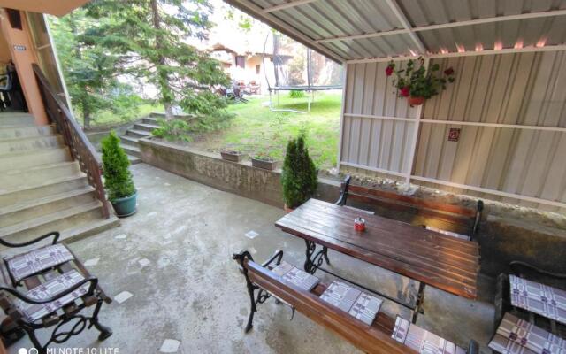 Hostel Apartments  Rooms Lug Mdl