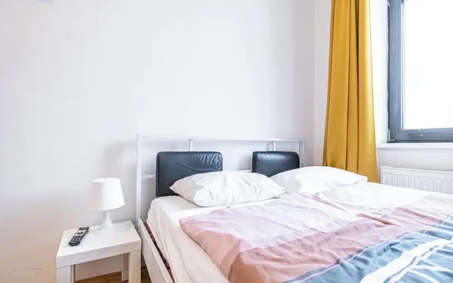 Cozy Room Near U6 Dresdner Subway Line